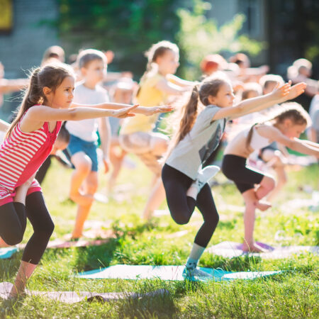 <font size="4px">Kids-Flow on Beat<font size="3px"><a style="text-decoration:none"><span class='notbold'><br>Alter: 7-12 Jahre <br>Wochentag:</span> Montag <br><span class='notbold'>Uhrzeit: 15:45 - 16:45 Uhr <br>Einstieg: jederzeit möglich <br>Ort: Yogastudio Ganesha<br>10 Lektionen á 60 min<br>(Abo ist 12 Wochen gültig)<br></span></a></font></font>